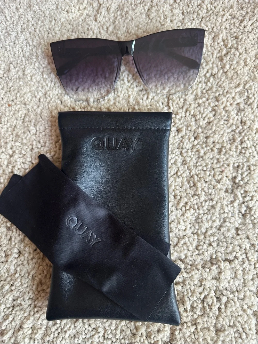 Quay • Come Thru Gradient Sunglasses - Picture 4 of 6